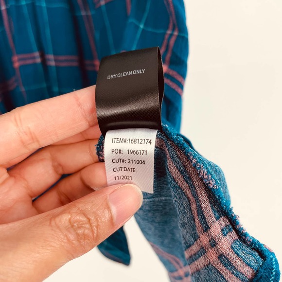 Torrid Women 3X Blue Plaid V-Neck Blouse Lightweight Eyelet Ribbon Flowy Hem - Picture 8 of 8